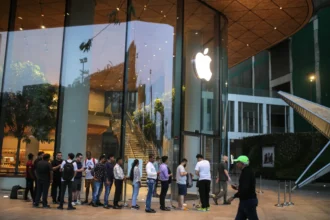 Apple cuts iPhone price in India amid China slowdown