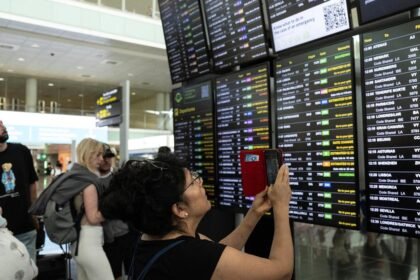 Airlines, government and businesses rush to get back on track after global tech disruption