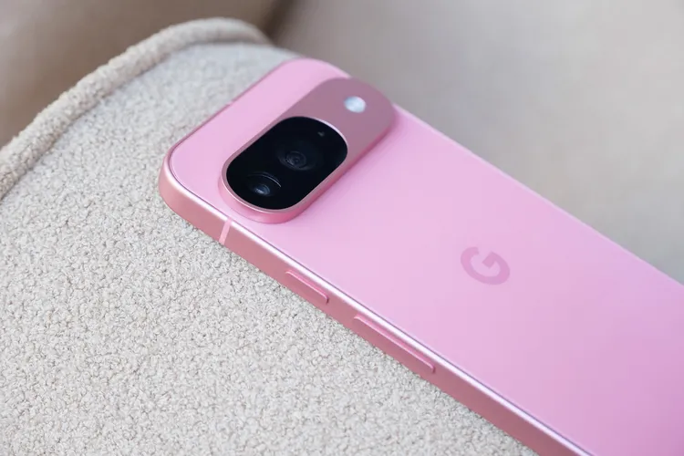 Google’s head of Pixel 9 design won’t apologize for its big, beautiful camera bump