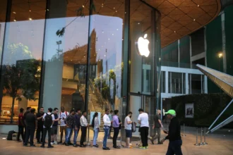 Apple plans four new retail stores in India