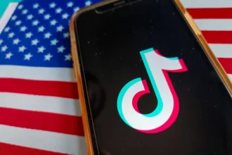 Perplexity AI says it would rebuild TikTok's algorithm and add Community Notes features